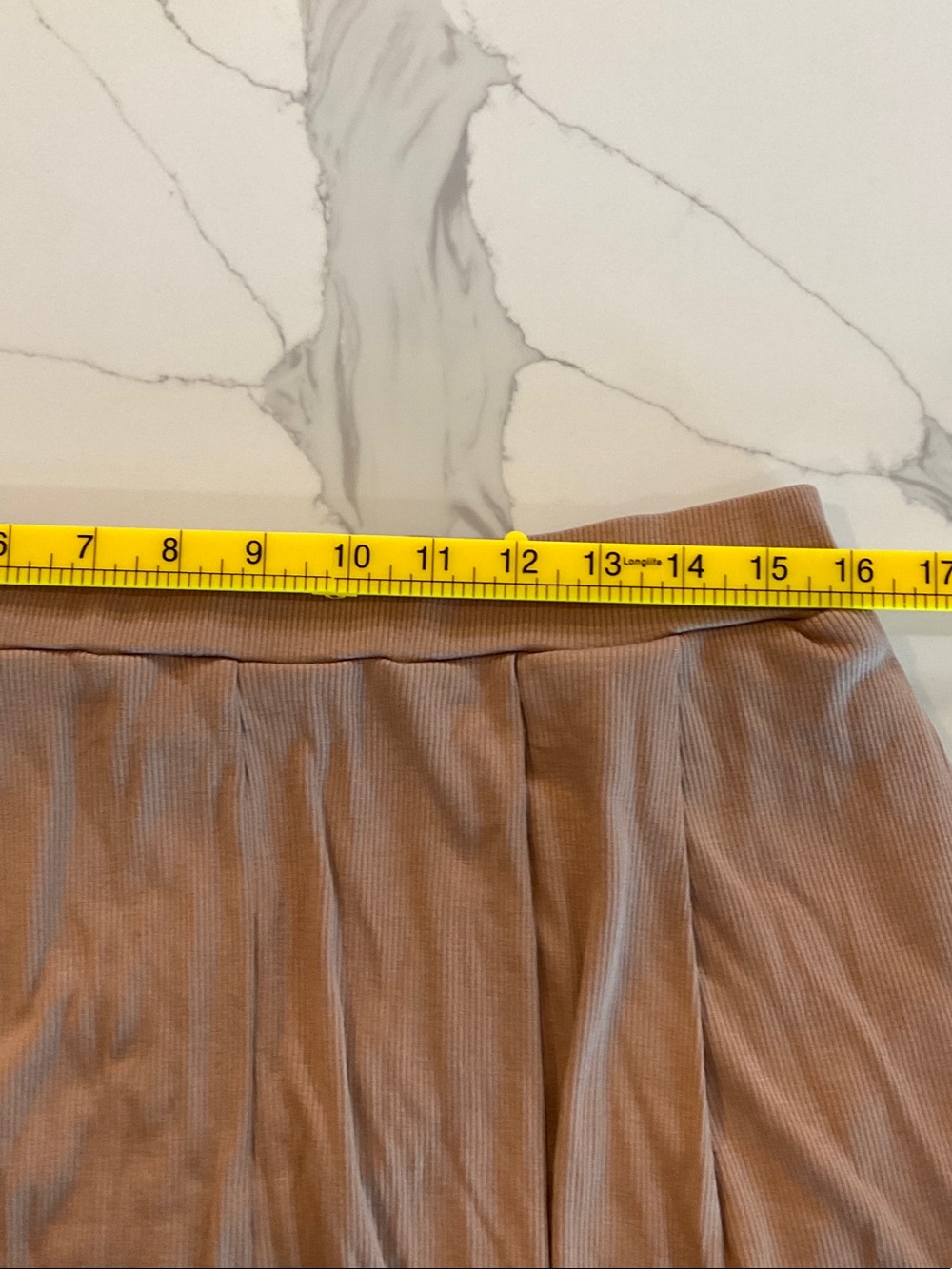 HALARA Pleated Built-In Shorts in Tan Size L - Picture 7 of 8